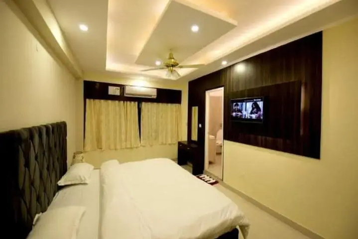 Room 4 of 15