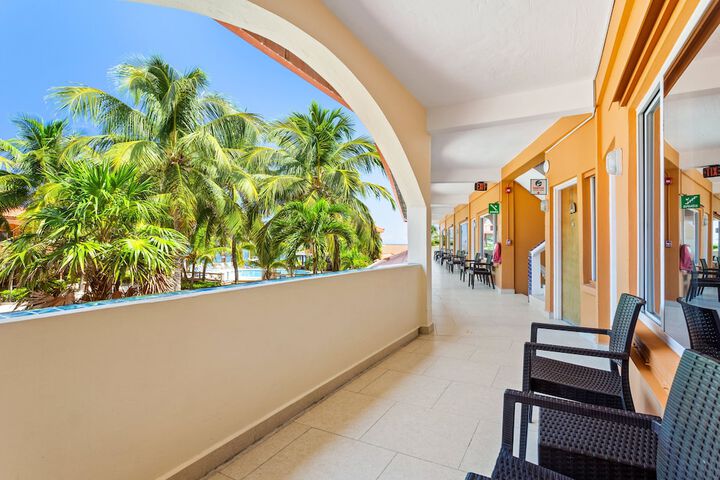 Hotel Exterior 132 of 135