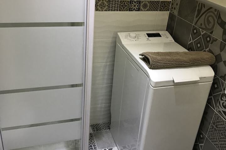 Room 12 of 19