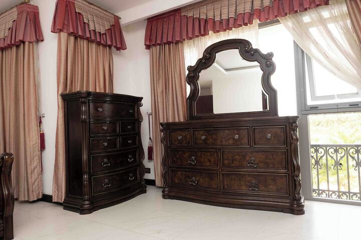 Room 8 of 23