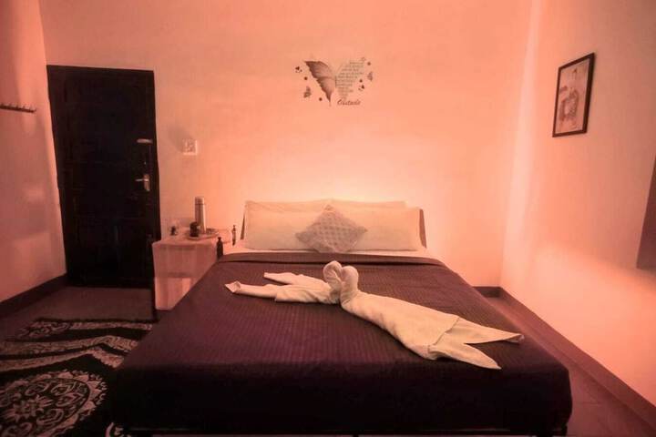 Room 10 of 100