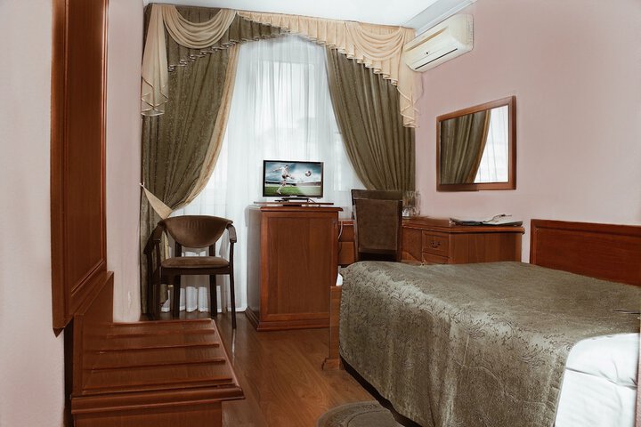 Room 9 of 37