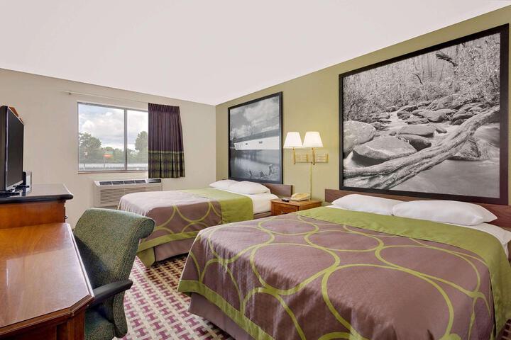 2 Queen Beds (12 of 15)