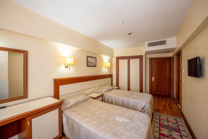 Room 16 of 41