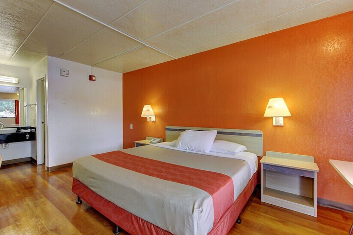 Room 6 of 36