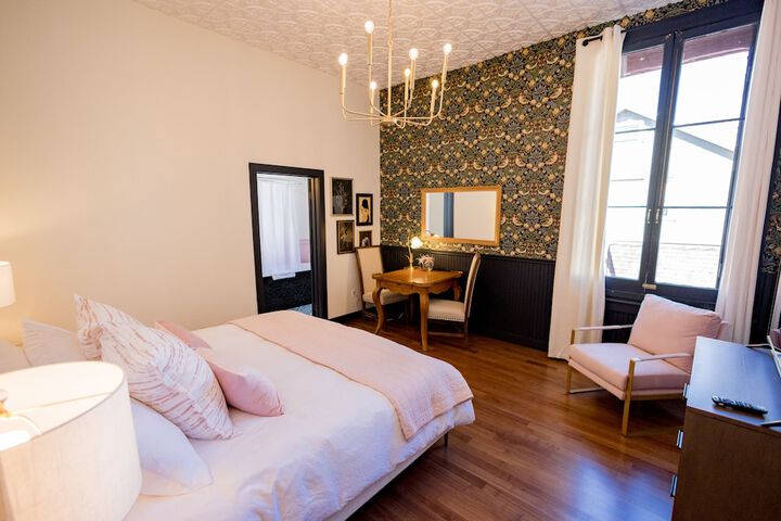 Deluxe Single Room 1 King Bed City View (23 of 30)