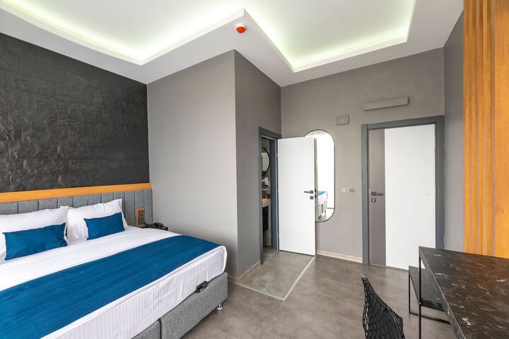 Room 16 of 60