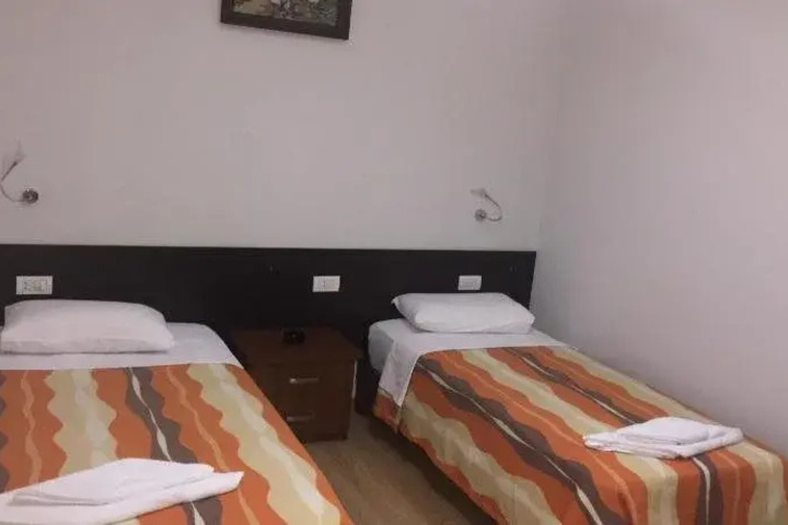 Room 4 of 13