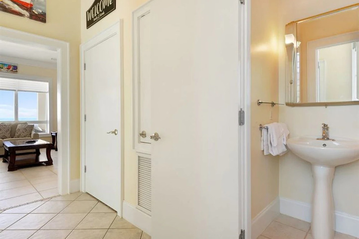 Room 2 of 10