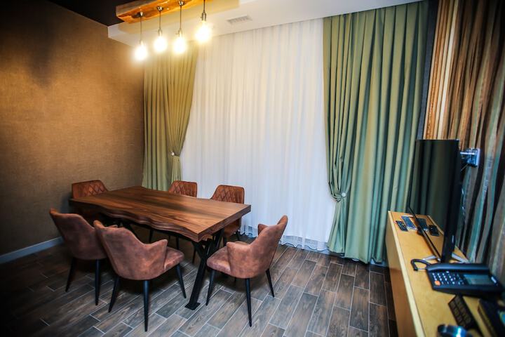 Room 16 of 38