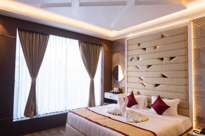 Room 6 of 13