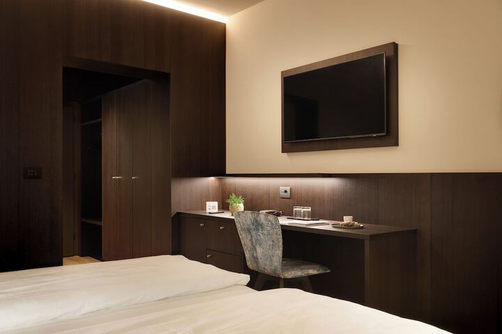 Room 15 of 68