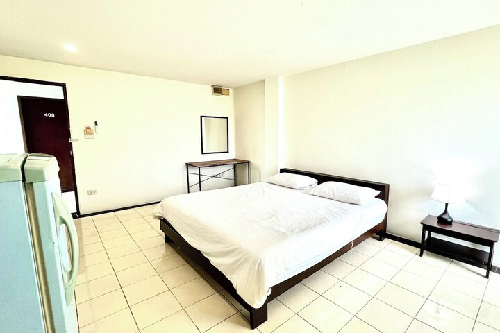 Room 16 of 42
