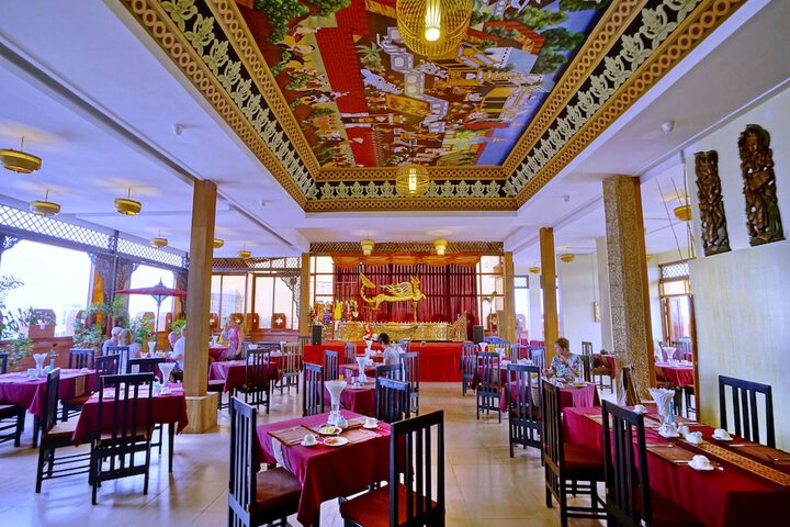 Dining 123 of 153