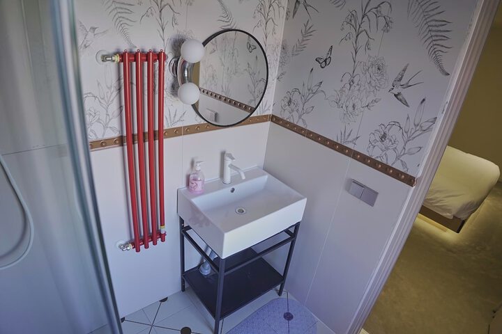 Room 15 of 19