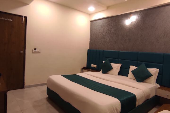 Hotel Avadh Palace