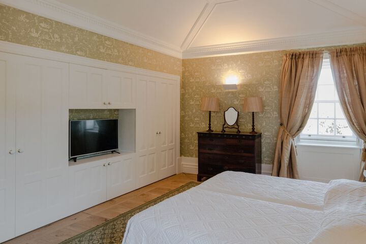 Room 8 of 34