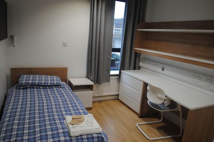 Room 50 of 83