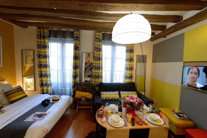 Room 12 of 648