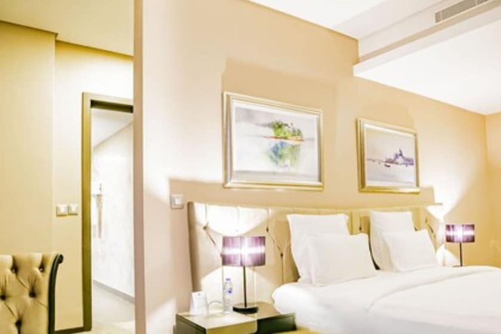 Room 12 of 110