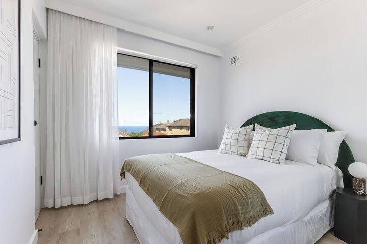 Room 10 of 72