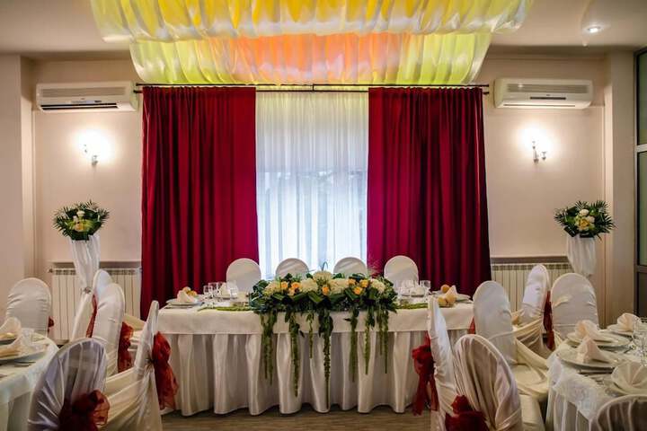 Banquet hall