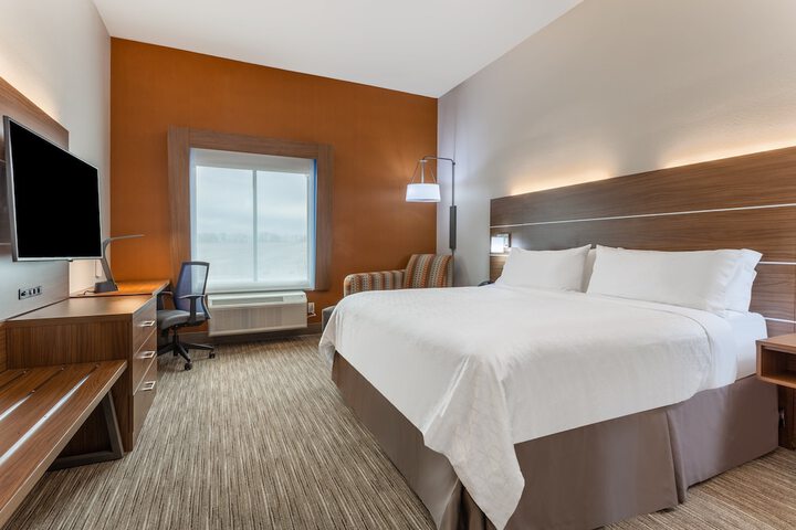 1 King Bed (2 of 12)