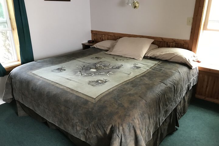 Room 28 of 77