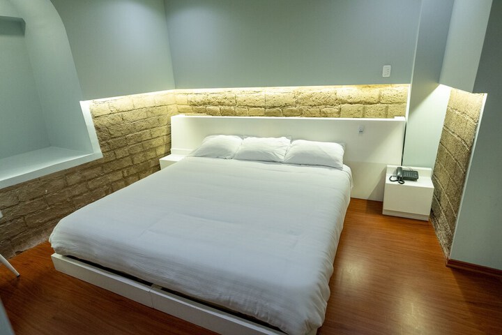 Room 10 of 29