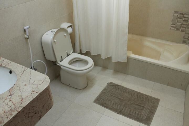 Room 9 of 16