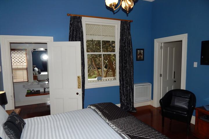 Room 6 of 49