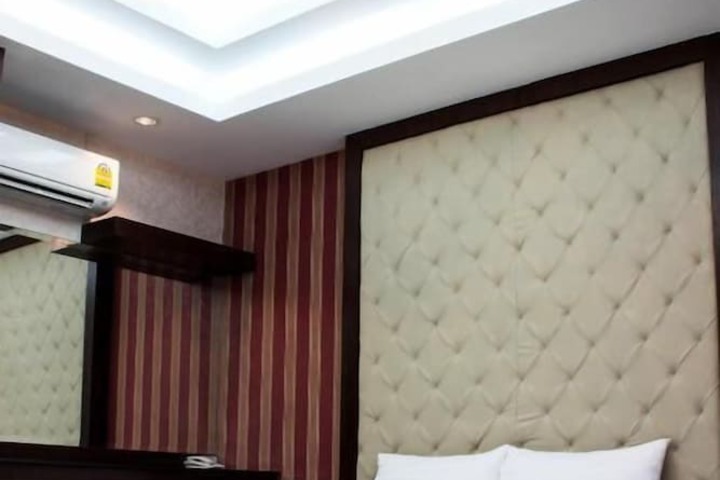 Room 12 of 26