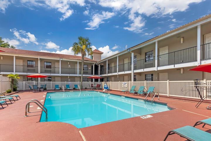 Pools & Facilities