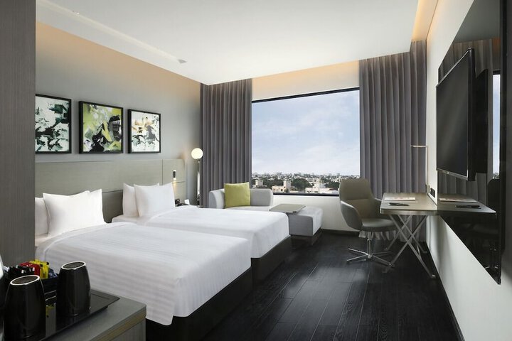 Room 13 of 68