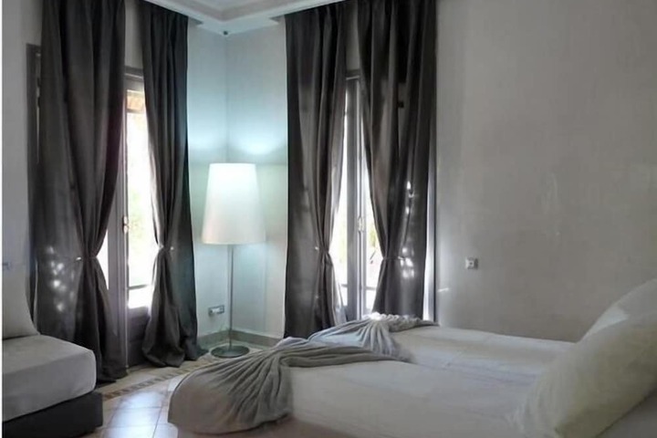 Room 8 of 40