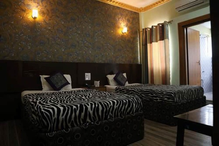 Room 5 of 11