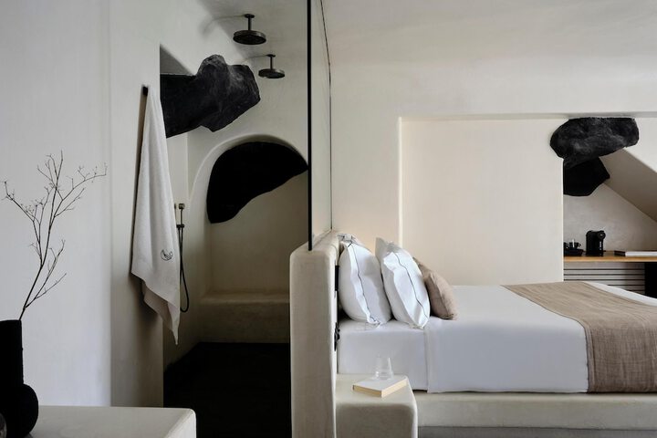 Room 163 of 303