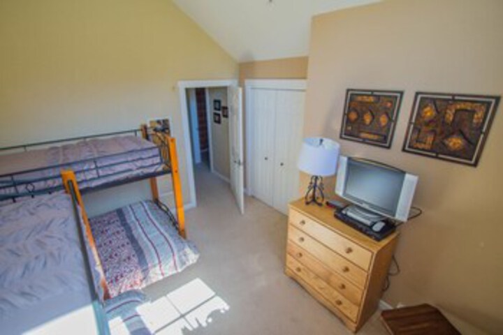 Room 28 of 40