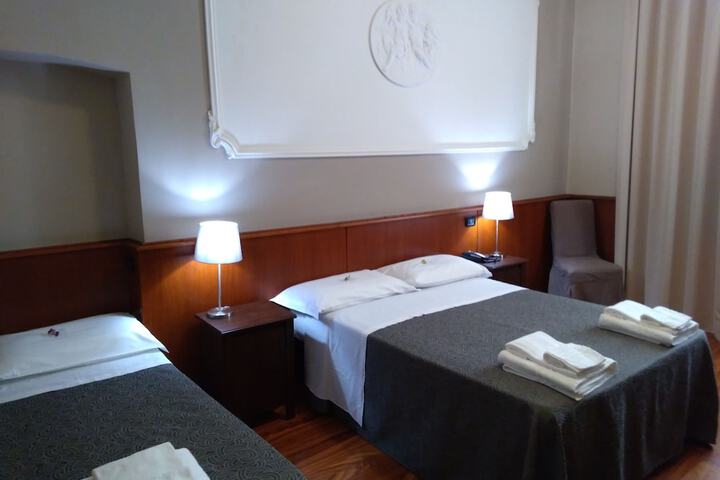 Room 12 of 33
