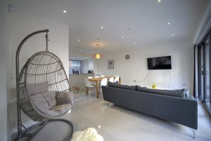 Room 4 of 5