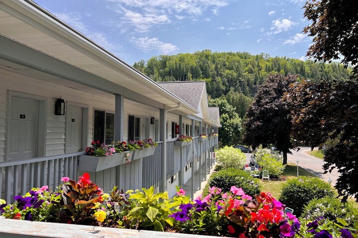 Hotel Exterior 52 of 67