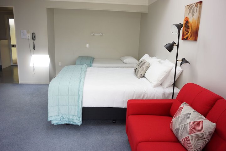 Room 6 of 36