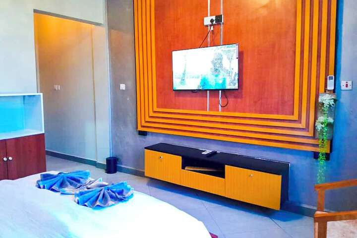 Room 52 of 133