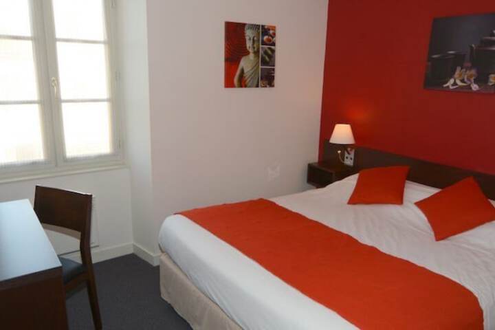 Room 8 of 37