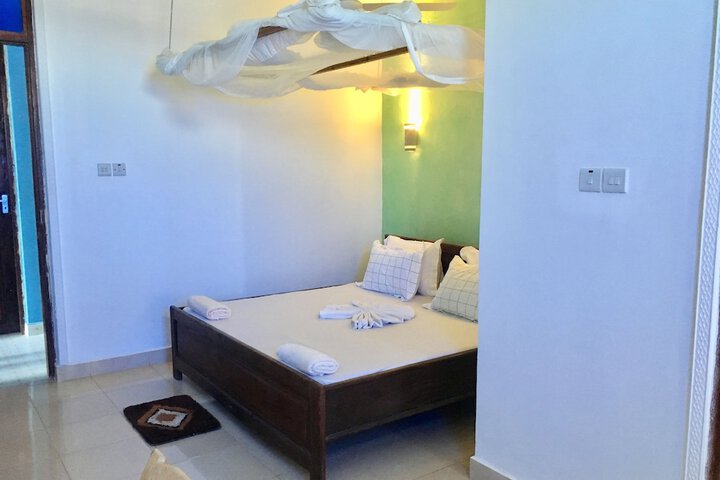 Room 3 of 135