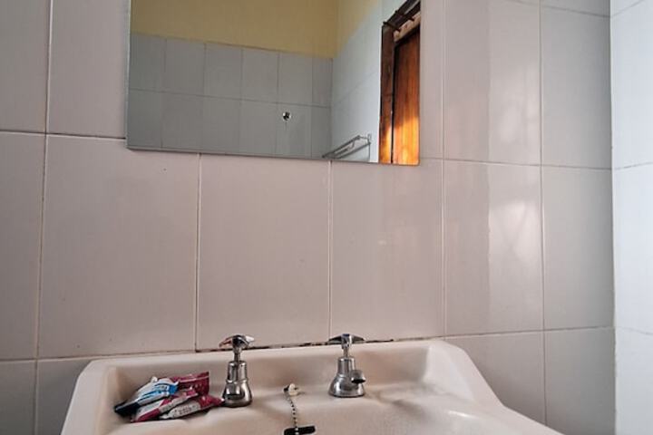 Room 18 of 34
