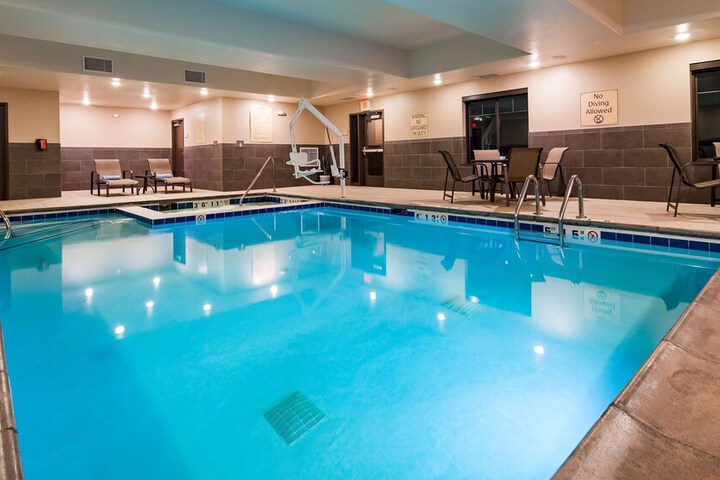 Pool Hotel