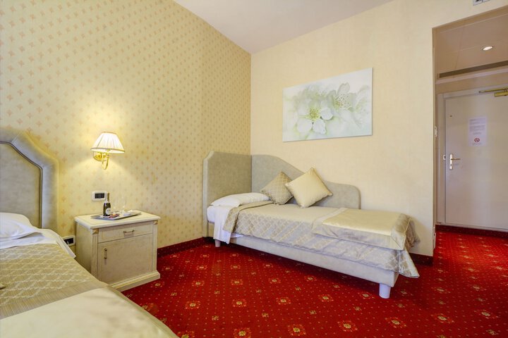Room 8 of 54