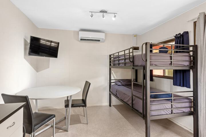 Room 6 of 33