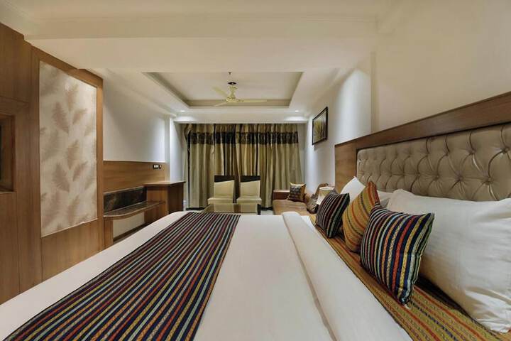 Room 3 of 44